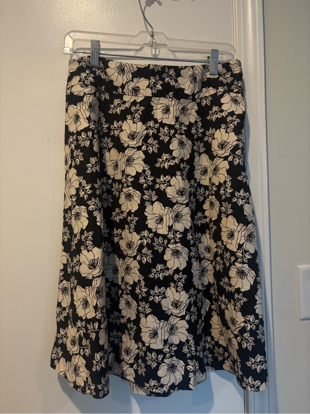 Preppy, Feminine GAP Black and Cream Graphic Floral A-Line Skirt with Side Zip